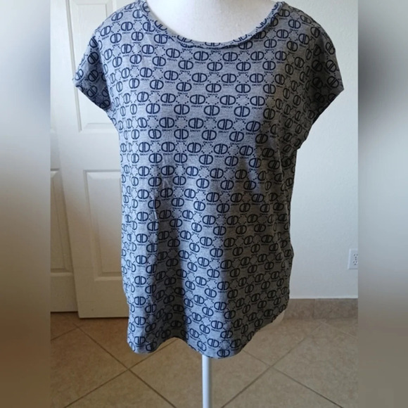 DKNY‎ T-Shirt Womens Small  Gray Logo Pattern Short sleeve Scoop Neck - Picture 1 of 11